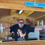 Das Grinsen steht im gut Martin Schachinger in der Bar als Joker geschminkt